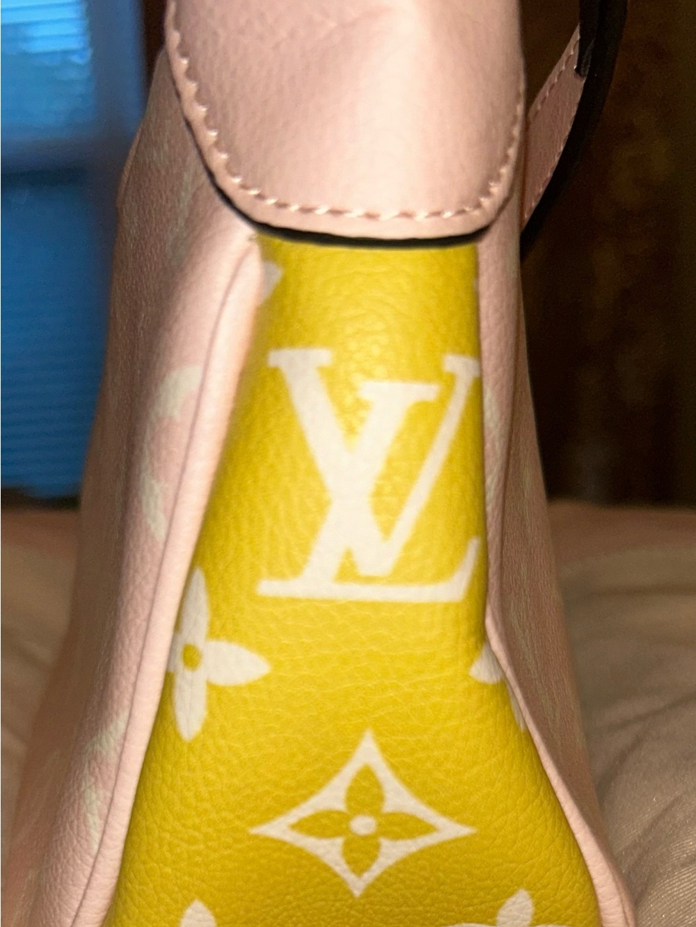 Inspired Louis Vuitton Pink Monogram Hobo Bag - Picture 3 of 7